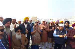 ਦਿੱਲੀ ਦੇ CM ਰੇਖਾ ਗੁਪਤਾ ਕੈਬਨਿਟ ਨਾਲ ਸ੍ਰੀ ਹਰਿਮੰਦਰ ਸਾਹਿਬ ਹੋਏ ਨਤਮਸਤਕ, ਸਰਬੱਤ ਦੇ ਭਲੇ ਲਈ ਕੀਤੀ ਅਰਦਾਸ