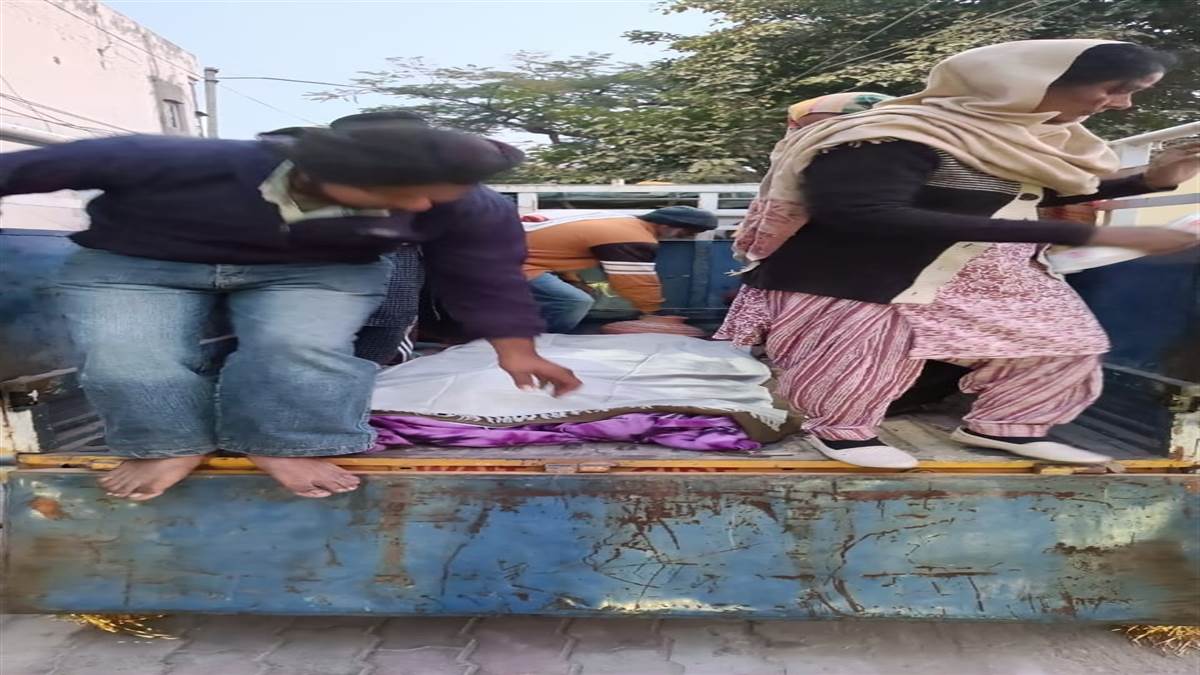 ਇਨਸਾਨੀਅਤ ਸ਼ਰਮਸਾਰ ! ਨਗਰ ਕੌਂਸਲ ਦੇ ਅਧਿਕਾਰੀਆਂ ਦੀ ਬੇਰੁਖੀ ਤੇ ਸਿਫਾਰਸ਼ੀ ਰਵੱਈਏ ਤੋਂ ਲੋਕਾਂ ਕੀਤੀ ਤੌਬਾ-ਤੌਬਾ; ਛੋਟਾ ਹਾਥੀ ’ਚ ਲਿਜਾਣੀ ਪਈ ਸ਼ਮਸ਼ਾਨ ਘਾਟ ਲਾਸ਼