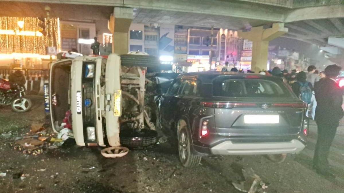 ਤੜਕਸਾਰ 2 ਵਾਹਨਾਂ ਦੀ ਹੋਈ ਭਿਆਨਕ ਟੱਕਰ, ਟਾਟਾ 407 ਨੂੰ ਵੇਖ ਘਬਰਾਇਆ ਕਾਰ ਡਰਾਈਵਰ; ਜਾਨੀ ਨੁਕਸਾਨ ਤੋਂ ਬਚਾਅ