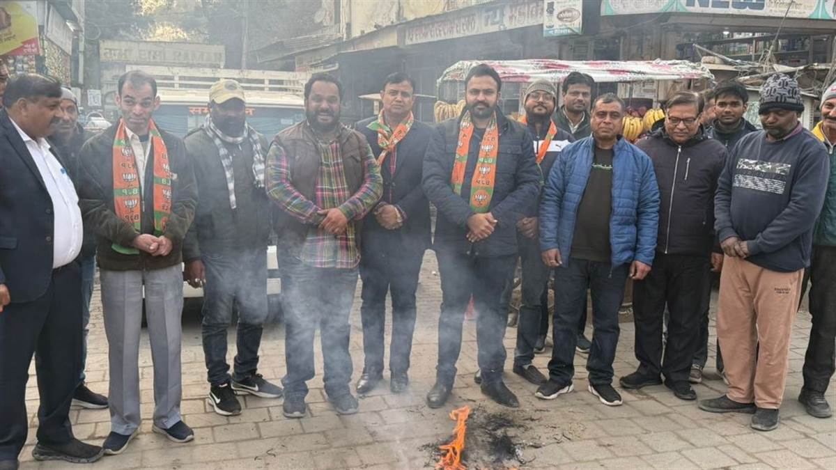 ਭਾਜਪਾ ਵੱਲੋਂ ਆਤਸ਼ੀ ਦਾ ਪੁਤਲਾ ਫੂਕ ਕੇ ਕੀਤਾ ਵਿਰੋਧ ਰੋਸ ਪ੍ਰਦਰਸ਼ਨ