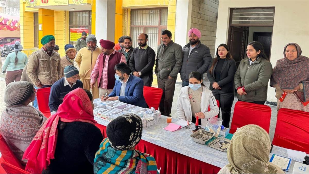 ਚੈਰੀਟੇਬਲ ਐਂਡ ਡੈਂਟਲ ਹਸਪਤਾਲ ਦੇ ਸਹਿਯੋਗ ਨਾਲ ਲਾਇਆ ਮੁਫ਼ਤ ਅੱਖਾਂ ਅਤੇ ਦੰਦਾਂ ਦਾ ਜਾਂਚ ਕੈਂਪ