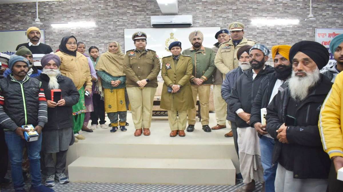 ਪੁਲਿਸ ਨੇ 135 ਗੁੰਮ ਹੋਏ ਫੋਨ ਅਸਲ ਮਾਲਕਾਂ ਨੂੰ ਸੌਂਪੇ
