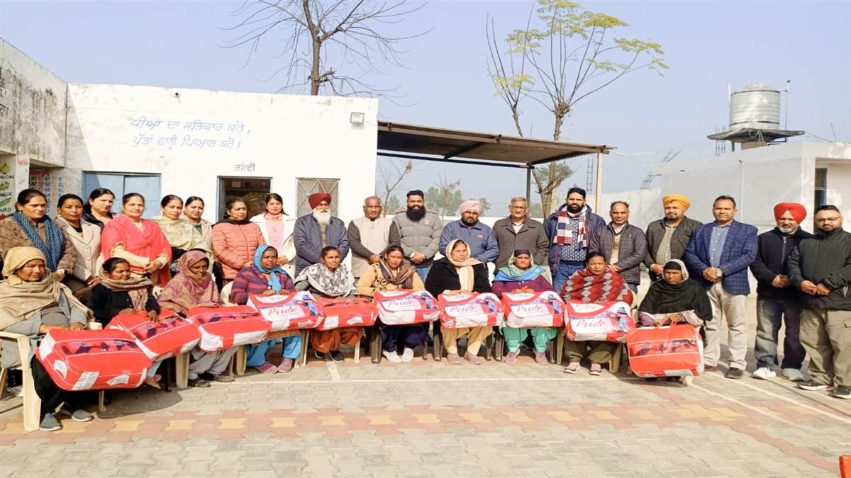35 ਕੁੱਕ ਬੀਬੀਆਂ ਅਤੇ ਲੋੜ੍ਹਵੰਦਾਂ ਨੂੰ ਕੰਬਲ ਵੰਡੇ