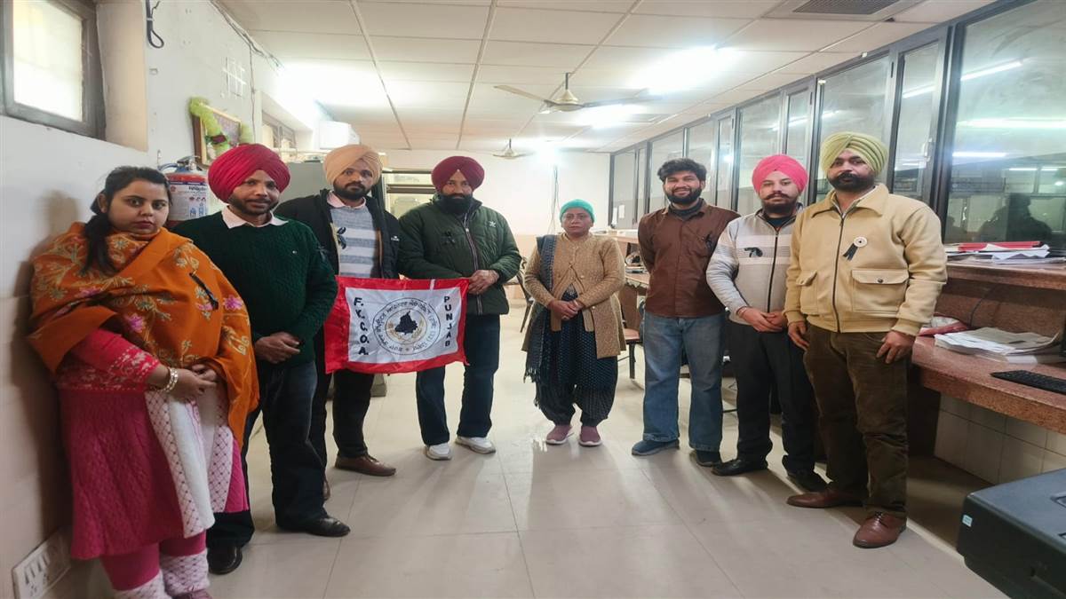 ਫਰਦ ਕੇਂਦਰ ਕੰਪਿਊਟਰ ਆਪਰੇਟਰਾਂ ਨੇ ਕੀਤਾ ਤਿੱਖਾ ਰੋਸ ਪ੍ਰਦਰਸ਼ਨ