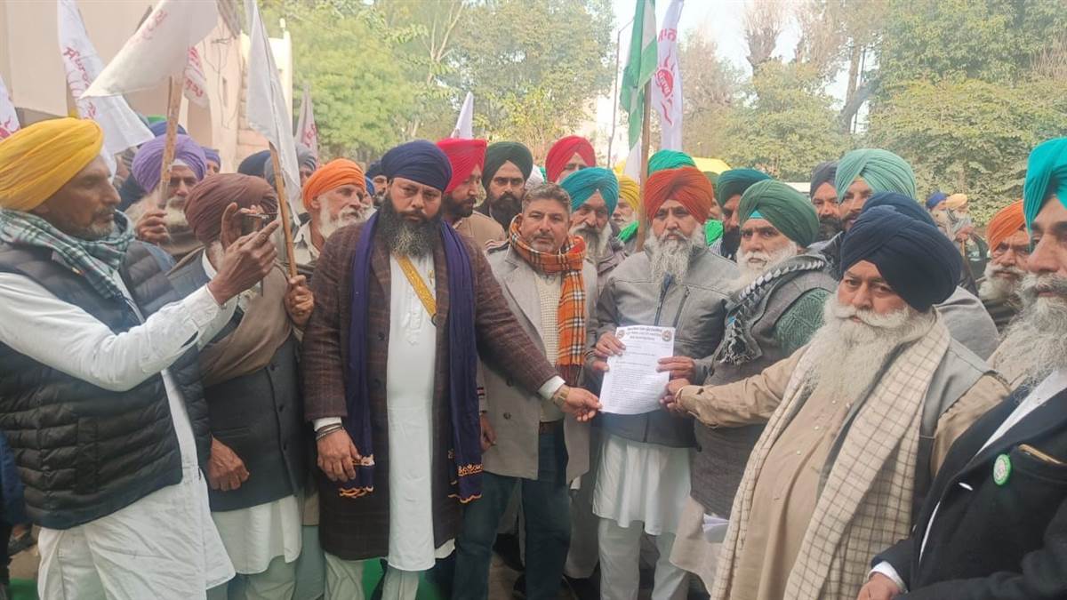 ਐੱਸਕੇਐੱਮ ਨੇ ਕੇਂਦਰ ਤੇ ਪੰਜਾਬ ਸਰਕਾਰ ਨਾਲ ਸਬੰਧਤ ਮੰਗਾਂ ਨੂੰ ਲੈ ਕੇ ਕੀਤਾ ਮੁਜ਼ਾਹਰਾ