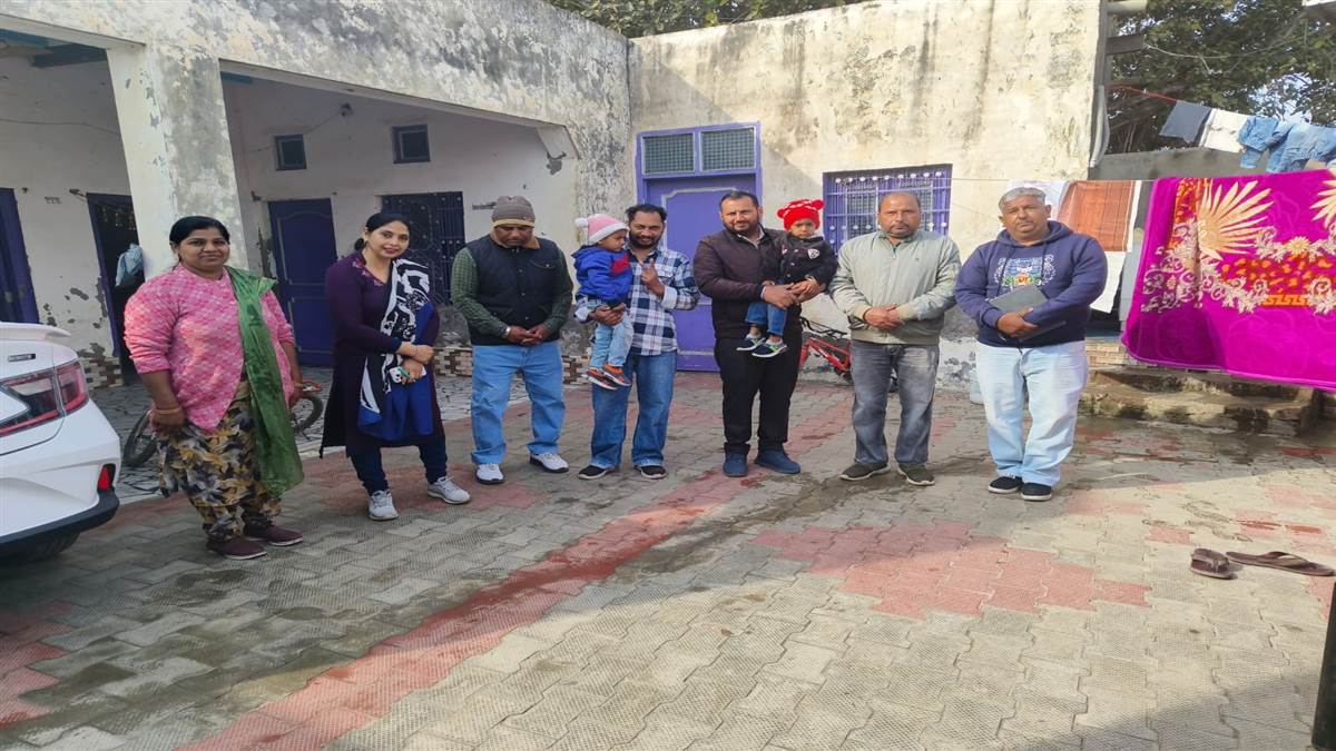 ਡੋਰ-ਟੂ-ਡੋਰ ਮੁਹਿੰਮ ਦੌਰਾਨ ਬੱਚਿਆਂ ਦੇ ਕੀਤੇ ਦਾਖਲੇ