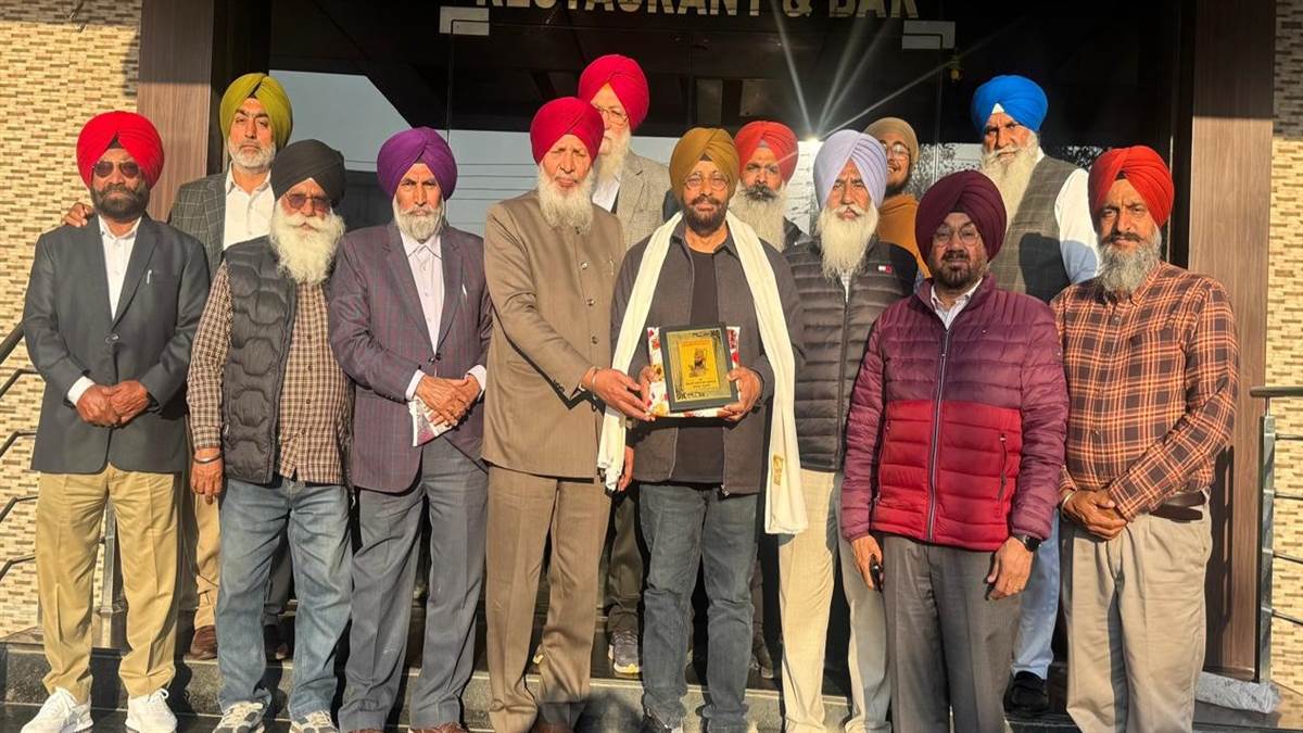 ਅੱਖਰ ਮੰਚ ਨੇ ਪੰਜਾਬੀ ਸ਼ਾਇਰ ਚਾਂਦ ਦਾ ਕੀਤਾ ਸਨਮਾਨ
