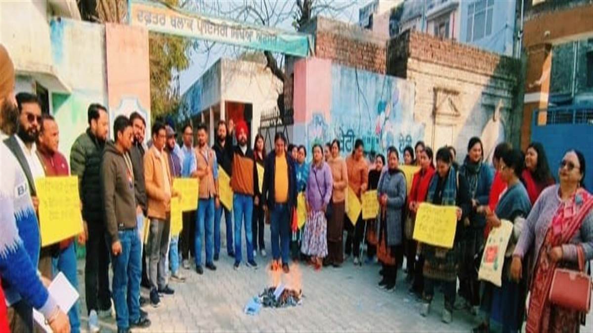 ਤਰੱਕੀਆਂ ਤੇ ਲਗਾਈ ਟੈਸਟ ਦੀ ਸ਼ਰਤ ਦਾ ਅਧਿਆਪਕਾਂ ਵੱਲੋਂ ਡਟਵਾਂ ਵਿਰੋਧ
