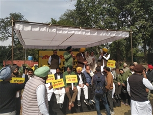 ਬਾਜਵਾ ਖਿਲਾਫ਼ ਮੋਰਚਾ: 'ਆਪ' ਲੀਡਰਸ਼ਿਪ ਨੇ ਘੇਰਿਆ MLA ਹੋਸਟਲ , ਹਰਭਜਨ ਸਿੰਘ ਈਟੀਓ ਖਿਲਾਫ ਵਰਤੀ ਸ਼ਬਦਾਵਲੀ ਦਾ ਹੈ ਮਾਮਲਾ
