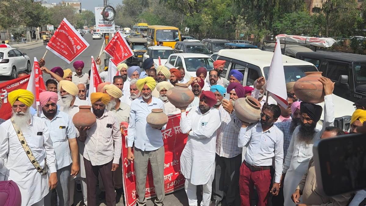 ਮੁਲਾਜ਼ਮਾਂ ਤੇ ਪੈਨਸ਼ਨਰਾਂ ’ਤੇ ਲਾਠੀਚਾਰਜ ਵਿਰੁੱਧ ਕੀਤਾ ਰੋਸ ਮੁਜ਼ਾਹਰਾ