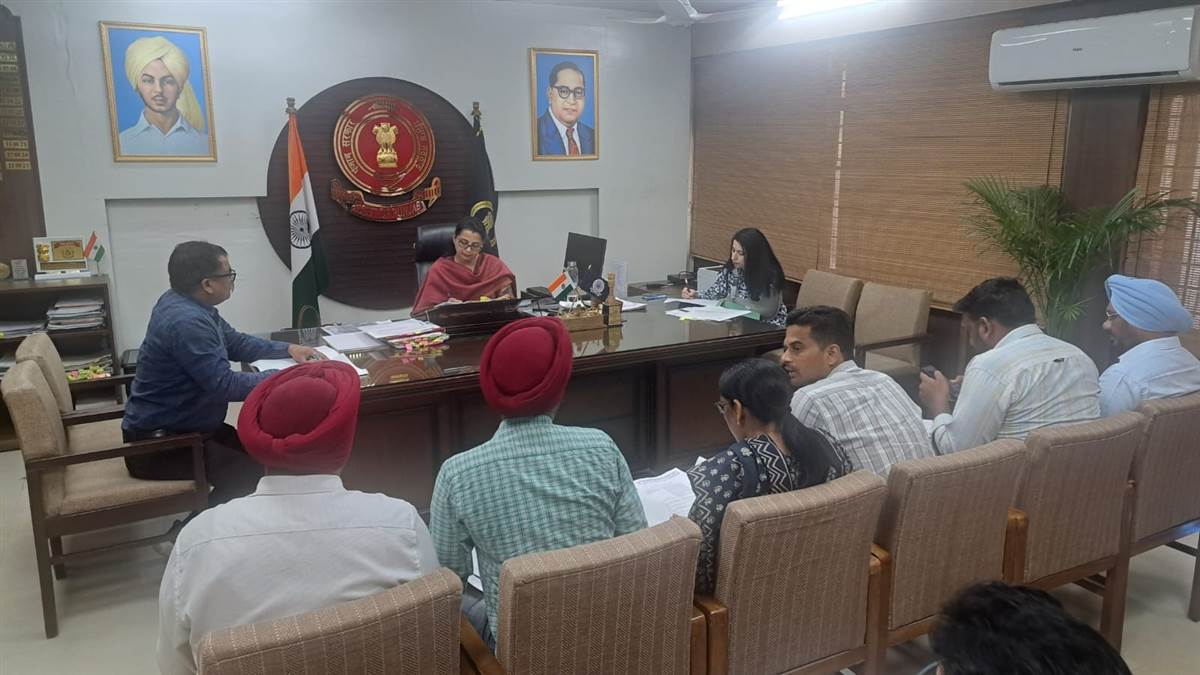 ਡੀਸੀ ਨੇ ਮੁੱਖ ਮੰਤਰੀ ਸਿਹਤ ਯੋਜਨਾ ਦੀ ਪ੍ਰਗਤੀ ਦਾ ਲਿਆ ਜਾਇਜ਼ਾ