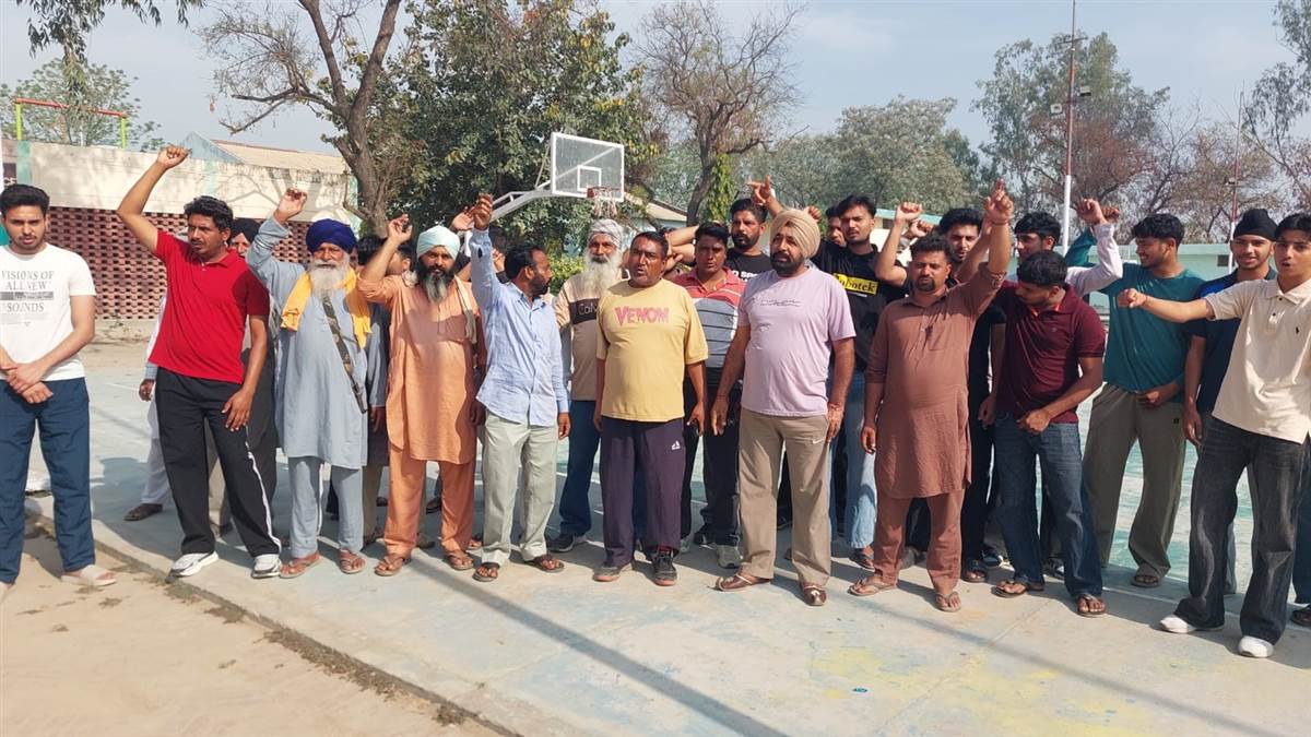 ਬਾਸਕਟਬਾਲ ਗਰਾਊਂਡ ’ਚ ਇਮਾਰਤ ਬਣਾਉਣ ’ਤੇ ਖਿਡਾਰੀਆਂ ਵੱਲੋਂ ਵਿਰੋਧ