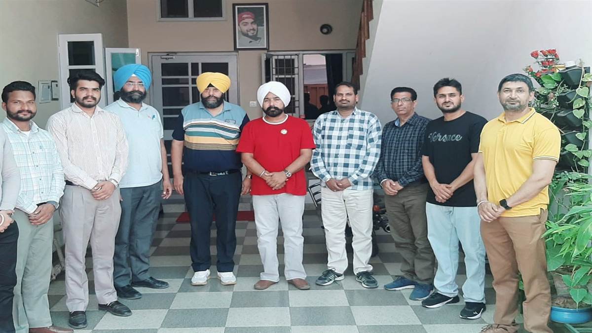 ਆਨਲਾਈਨ ਹਾਜ਼ਰੀ ਦੇ ਚੱਕਰਾਂ ਨੇ ਚੱਕਰਾਂ 'ਚ ਪਾਏ ਅਧਿਆਪਕ
