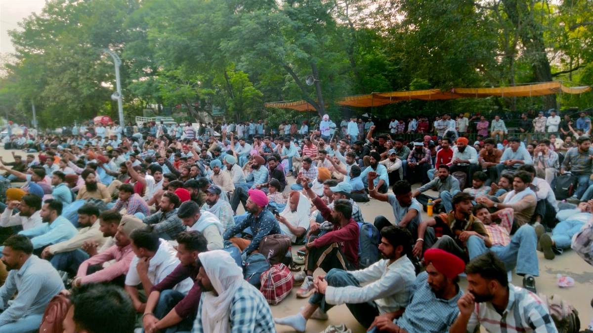 ਅਪ੍ਰੈਂਟਿਸਸ਼ਿਪ ਸ਼ਰਤ ਖਤਮ ਕਰਨ ਤੋਂ ਭੜਕੇ ਸਿੱਖਿਆਰਥੀਆਂ ਵੱਲੋਂ ਰੋਸ ਮੁਜ਼ਾਹਰਾ