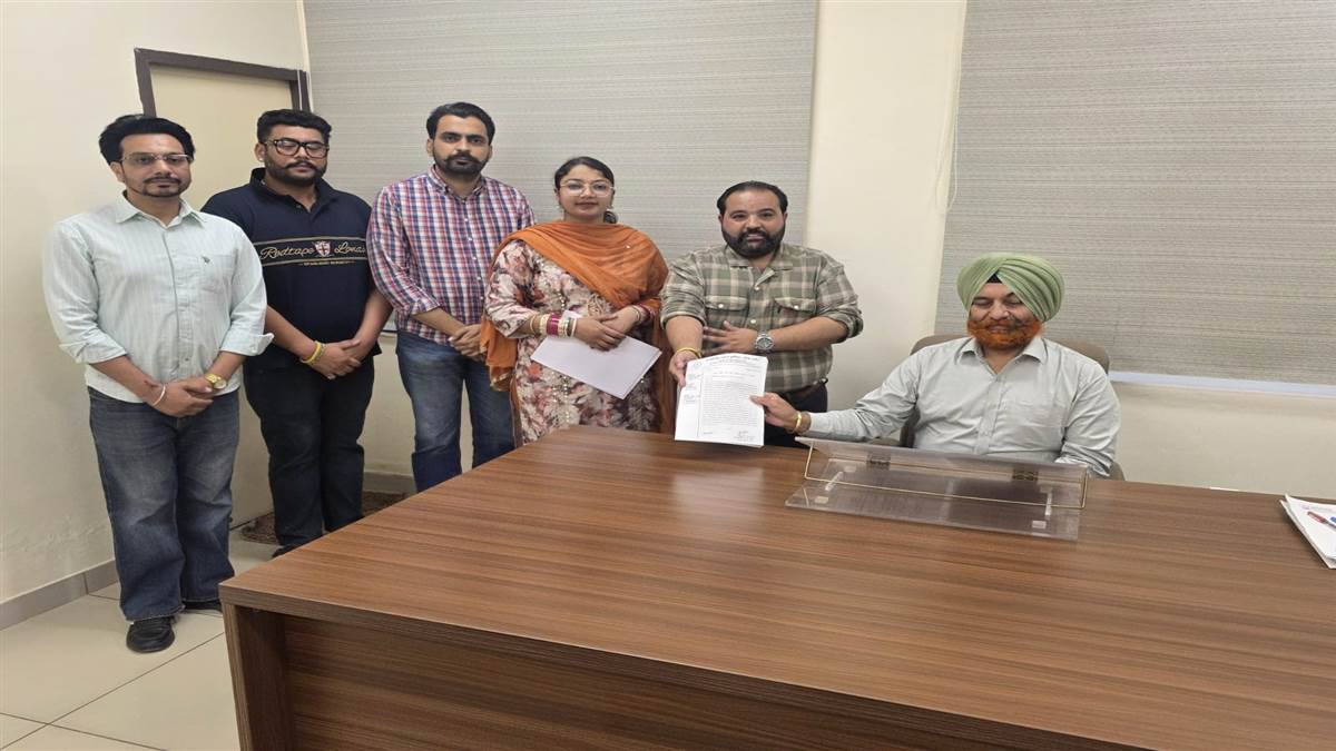 ਦਿ ਪਟਵਾਰ ਯੂਨੀਅਨ ਨੇ ਐੱਸਡੀਐੱਮ ਨੂੰ ਦਿੱਤਾ ਮੰਗ-ਪੱਤਰ