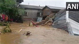 Heavy Rainfall in Northeast : ਮੇਘਾਲਿਆ 'ਚ ਜ਼ਮੀਨ ਖਿਸਕਣ ਨਾਲ 3 ਲੋਕਾਂ ਦੀ ਮੌਤਾਂ, ਆਸਾਮ 'ਚ ਹੜ੍ਹ ਦੇ ਕਾਰਨ ਕਈ ਪਿੰਡ ਡੁੱਬੇ