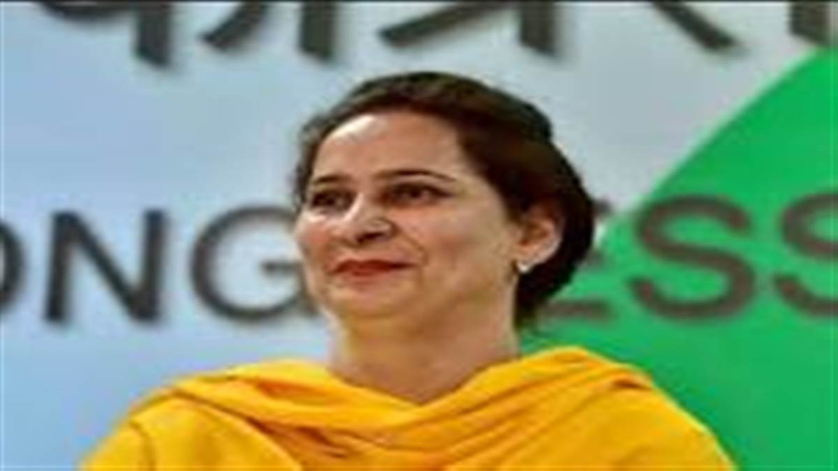 Navjot Kaur Sidhu took a hard look at CM Mann and said  You have got this chair as a gift