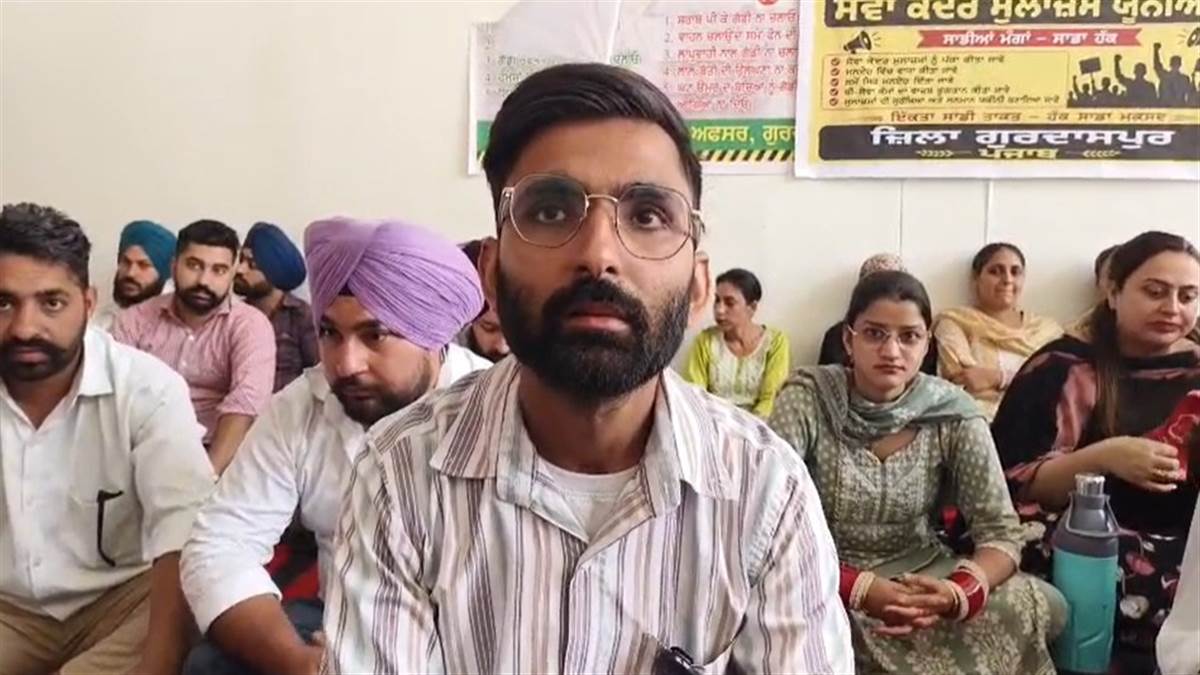 ਸੇਵਾ ਕੇਂਦਰ ਕਰਮਚਾਰੀਆਂ ਦੀ ਹੜਤਾਲ ਜਾਰੀ, 20 ਕਰਮਚਾਰੀ ਕੀਤੇ ਗਏ ਬਰਖਾਸਤ
