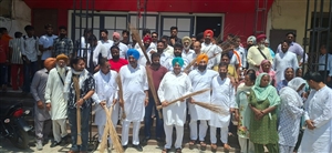 ਕਾਂਗਰਸ ਵੱਲੋਂ ਨਿਹਾਲ ਸਿੰਘ ਵਾਲਾ ’ਚ ਕੀਤਾ ਰੋਸ ਮੁਜ਼ਾਹਰਾ