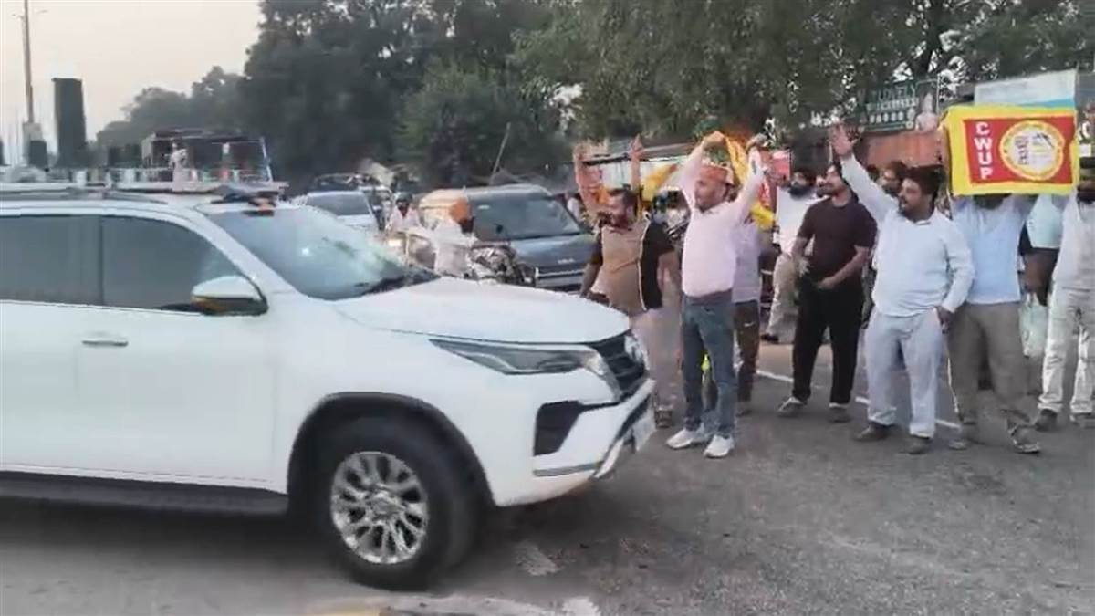 ਬੜਵਾ ਫੇਰੀ ਦੋਰਾਨ ਜਲ ਸਪਲਾਈ ਮੁਲਾਜ਼ਮਾਂ ਵੱਲੋਂ ਮੁੱਖ ਮੰਤਰੀ ਦਾ ਵਿਰੋਧ