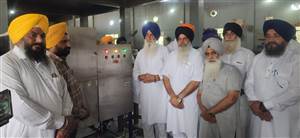 ਬੀਬੀ ਕੁਲਵੰਤ ਕੌਰ ਨੇ ਪ੍ਰਸ਼ਾਦੇ ਪਕਾਉਣ ਵਾਲੀ ਮਸ਼ੀਨ ਕੀਤੀ ਭੇਟ