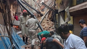 Building Collapse in Delhi : ਆਜ਼ਾਦ ਮਾਰਕੀਟ 'ਚ 4 ਮੰਜ਼ਿਲਾ ਇਮਾਰਤ ਡਿੱਗੀ, 8 ਮਜ਼ਦੂਰ ਮਲਬੇ ਹੇਠ, ਬਚਾਅ ਚ ਲੱਗੀ ਫਾਇਰ ਬ੍ਰਿਗੇਡ ਟੀਮ