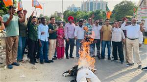 ਭਾਜਪਾ ਵਰਕਰਾਂ ਨੇ ਗੁਲਜ਼ਾਰ ਖੁਦਕੁਸ਼ੀ ਮਾਮਲੇ ’ਚ ਮਾਨ ਤੇ ਚੀਮਾ ਦੇ ਪੁਤਲੇ ਫੂਕੇ, ਅਸਤੀਫ਼ੇ ਮੰਗੇ