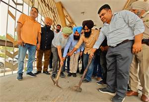 600 ਕਰੋੜ ਦੇ ਬੀਆਰਟੀਐਸ ਕੋਰੀਡੋਰ ਨੂੰ ਤੋੜਣ ਦਾ ਕੰਮ ਸ਼ੁਰੂ, ਮੇਅਰ ਤੇ ਵਿਧਾਇਕ ਨੇ ਸੁਚਾਰੂ ਆਵਾਜਾਈ ਦਾ ਦਿੱਤਾ ਹਵਾਲਾ