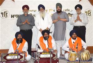 ਗੁਰੂਘਰ ’ਚ ਕੀਰਤਨੀ ਜਥੇ ਦਾ ਕੀਤਾ ਸਨਮਾਨ