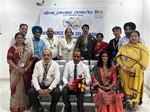ਐੱਲਆਈਸੀ ਵੱਲੋਂ ਚੈਰੀਟੇਬਲ ਡਿਸਪੈਂਸਰੀ ਲਈ ਕੁਰਸੀਆਂ ਭੇਟ