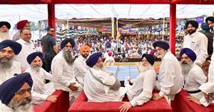 ਅਕਾਲੀ ਦਲ ਦੀ ਸਰਕਾਰ ਸਮੇਂ ਪਿੰਡਾਂ ਤੇ ਸ਼ਹਿਰਾਂ ਦਾ ਵਿਕਾਸ ਹੋਇਆ : ਬਾਦਲ