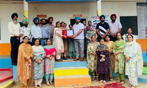 ਪ੍ਰਿੰਸੀਪਲ ਜਗਤਾਰ ਸਿੰਘ ਲੌਂਗੀਆ ਦਾ ਸਕੂਲ ਪਹੁੰਚਣ ’ਤੇ ਨਿੱਘਾ ਸਵਾਗਤ