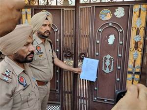 ਅਕਾਲੀ ਆਗੂ ਨੂੰ ਵੱਡਾ ਝਟਕਾ, 12 ਕਰੋੜ 35 ਲੱਖ ਤੋਂ ਵੱਧ ਦੀ ਜਾਇਦਾਦ ਸੀਲ; ਘਰ 'ਤੇ ਚਿਪਕਾਇਆ ਨੋਟਿਸ