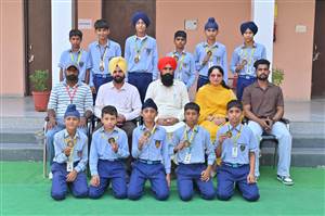 ਸੰਤ ਬਾਬਾ ਲੋਗਪੁਰੀ ਬ੍ਰਿਲੀਐਂਟ ਸਕੂਲ ਨੇ ਖੇਡਾਂ ’ਚ ਮਾਰੀਆਂ ਮੱਲਾਂ