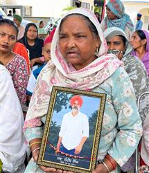 ਨਸ਼ਿਆਂ ਨੇ ਉਜਾੜੇ ਹੱਸਦੇ-ਵੱਸਦੇ ਘਰ, ਬੁੱਕਲ ’ਚ ਤਸਵੀਰਾਂ ਲੈ ਗੁਰੂ ਘਰ ਰੋਈਆਂ ‘ਮਾਵਾਂ-ਧੀਆਂ’