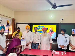 ਬਲਵਿੰਦਰ ਲਾਡੀ ਨੇ ਸਰਕਾਰੀ ਹਾਈ ਸਕੂਲ ਚਾਹਲ ਕਲਾਂ ਵਿਖੇ ਮੈਗਾ ਮਾਪੇ ਅਧਿਆਪਕ ਮਿਲਣੀ ਵਿੱਚ ਕੀਤੀ ਸ਼ਿਰਕਤ