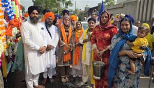 ਬ੍ਰਹਮਗਿਆਨੀ ਭਾਈ ਲਾਲੂ ਜੀ ਦੇ ਜੋੜ ਮੇਲੇ ਮੌਕੇ ਡੱਲਾ ਵਿਖੇ ਸੁੰਦਰ ਨਗਰ ਕੀਰਤਨ ਸਜਾਇਆ