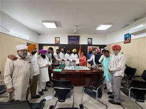 ਸਮੱਸਿਆਵਾਂ ਸਬੰਧੀ ਵਿਧਾਇਕ ਤੇ ਮੇਅਰ ਨੂੰ ਮੰਗ ਪੱਤਰ