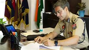 ਕਰਨਲ ਦੇ ਪੁੱਤਰ ਤੋਂ ਪੰਜਾਬ ਦੇ DGP ਤੱਕ : ਜਾਣੋ ਕੌਣ ਹਨ IPS ਗੌਰਵ ਯਾਦਵ, ਜਿਨ੍ਹਾਂ ਨੇ ਜੌਨਪੁਰ ਦੇ ਛੋਟੇ ਜਿਹੇ ਪਿੰਡ ਤੋਂ ਤੈਅ ਕੀਤਾ ਵੱਡਾ ਸਫ਼ਰ