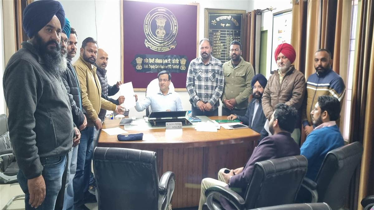ਡੀਟੀਐੱਫ ਫਰੀਦਕੋਟ ਦਾ ਵਫਦ ਬੀਐੱਲਓਜ਼ ਦੀਆਂ ਦੋਹਰੀਆਂ ਡਿਊਟੀਆਂ ਦੇ ਸਬੰਧ ’ਚ ਜ਼ਿਲ੍ਹਾ ਚੋਣ ਅਫਸਰ ਨੂੰ ਮਿਲਿਆ