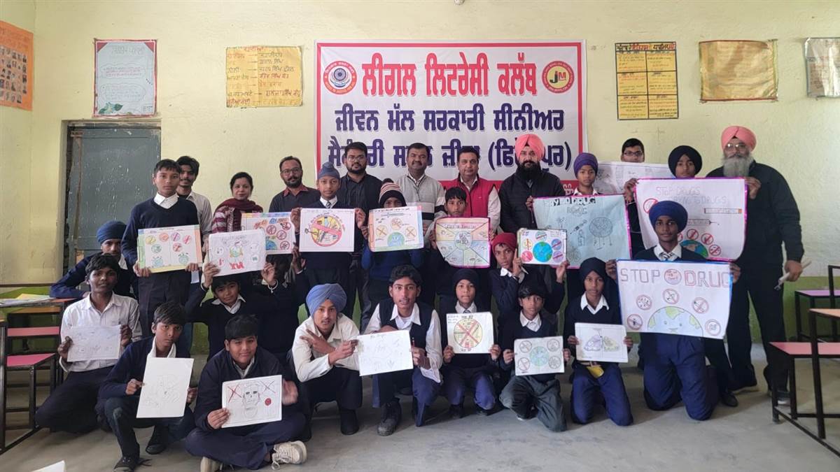 ਜੀਵਨ ਮੱਲ ਸਕੂਲ ’ਚ ਨਸ਼ਾ ਮੁਕਤੀ ਸਬੰਧੀ ਪੋਸਟਰ ਮੁਕਾਬਲੇ ਕਰਵਾਏ