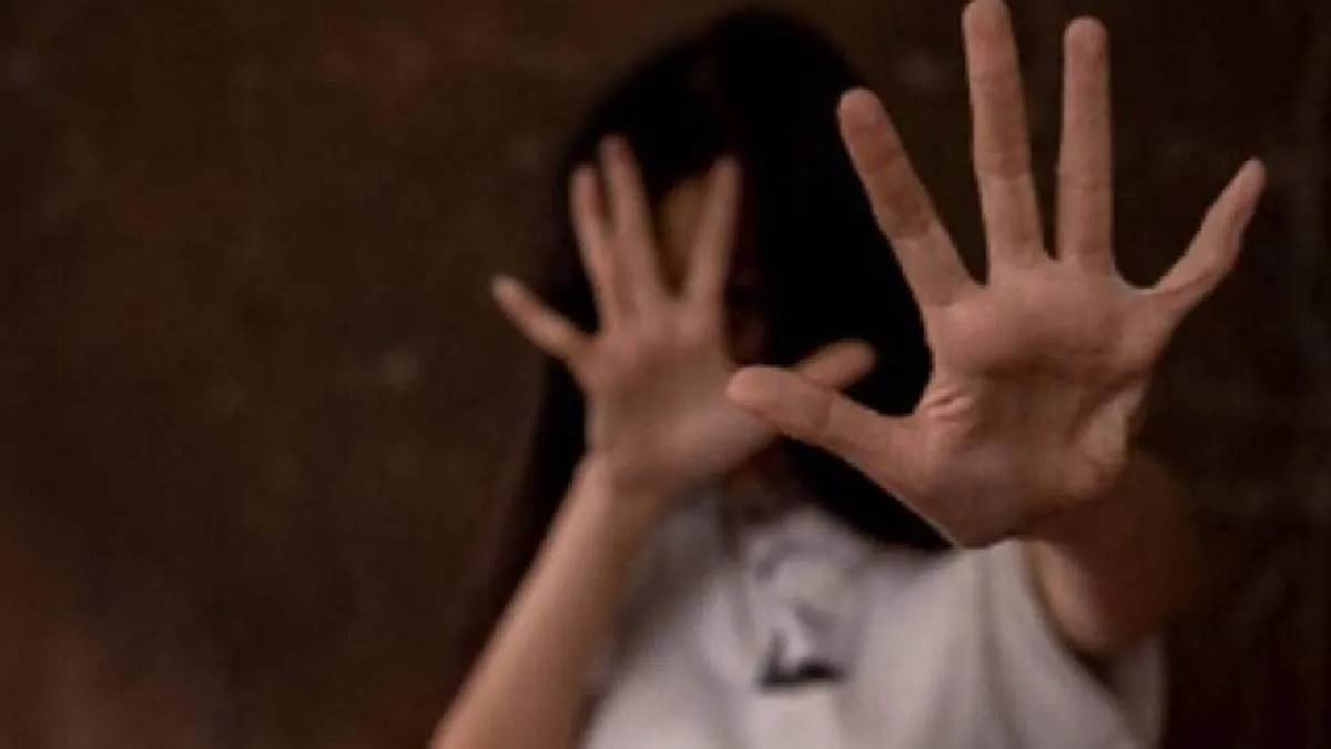 ਅਧਿਆਪਕ ਦੀ ਸ਼ਰਮਨਾਕ ਕਰਤੂਤ ! ਨਾਬਾਲਗ ਵਿਦਿਆਰਥਣਾਂ ਨਾਲ ਕਰਦਾ ਸੀ ਸਰੀਰਕ ਛੇੜਛਾੜ, ਸੋਸ਼ਲ ਮੀਡੀਆ 'ਤੇ ਵਾਇਰਲ ਪੱਤਰ ਨੇ ਖੋਲ੍ਹੇ ਕਈ ਰਾਜ਼