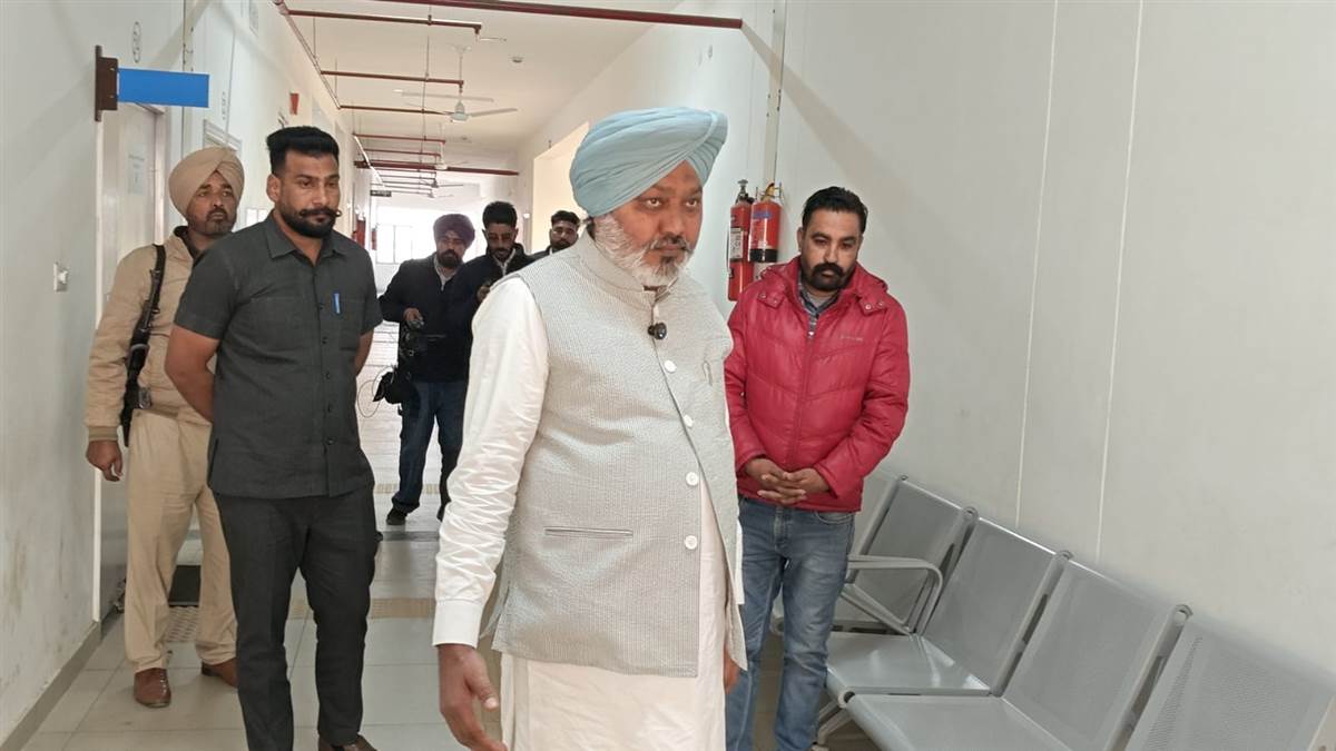 Sangrur News : ਸਮੇਂ ਤੋਂ ਪਹਿਲਾਂ ਡਿਊਟੀ ਤੋਂ ਜਾ ਰਹੇ ਸਨ ਮੁਲਾਜ਼ਮ, ਵਿੱਤ ਮੰਤਰੀ ਦੀ ਅਚਾਨਕ ਚੈਕਿੰਗ ਤੋਂ ਬਾਅਦ ਮਚੀ ਹਫੜਾ-ਦਫੜੀ; ਸਖ਼ਤ ਕਾਰਵਾਈ ਦੇ ਨੇ ਦਿੱਤੇ ਆਦੇਸ਼