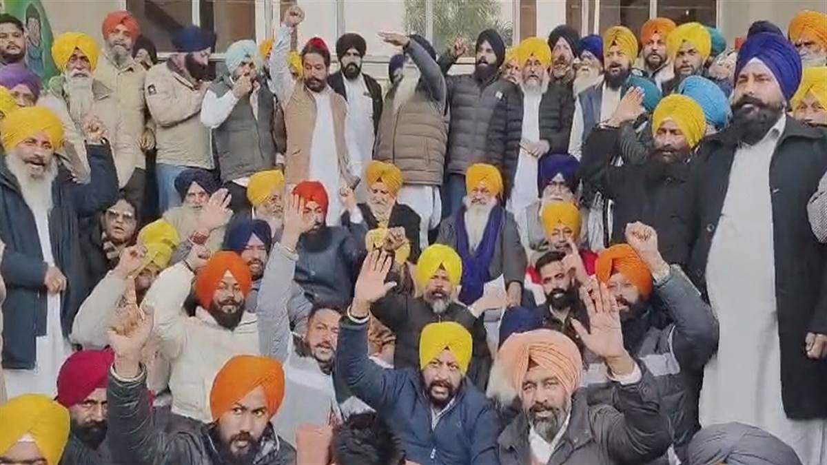 ਸ਼੍ਰੋਮਣੀ ਅਕਾਲੀ ਦਲ ਦੇ ਬੱਬੇਹਾਲੀ ਤੇ ਲੰਗਾਹ ਧੜਿਆਂ ਨੇ ਕੀਤਾ ਵੱਖੋ-ਵੱਖ ਪ੍ਰਦਰਸ਼ਨ