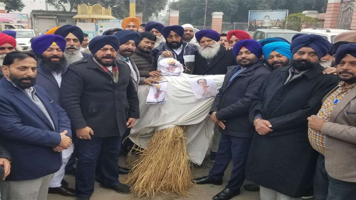 ਸ਼੍ਰੋਮਣੀ ਅਕਾਲੀ ਦਲ ਨੇ ਆਤਿਸ਼ੀ ਖਿਲਾਫ ਕੀਤਾ ਜ਼ੋਰਦਾਰ ਪ੍ਰਦਰਸ਼ਨ