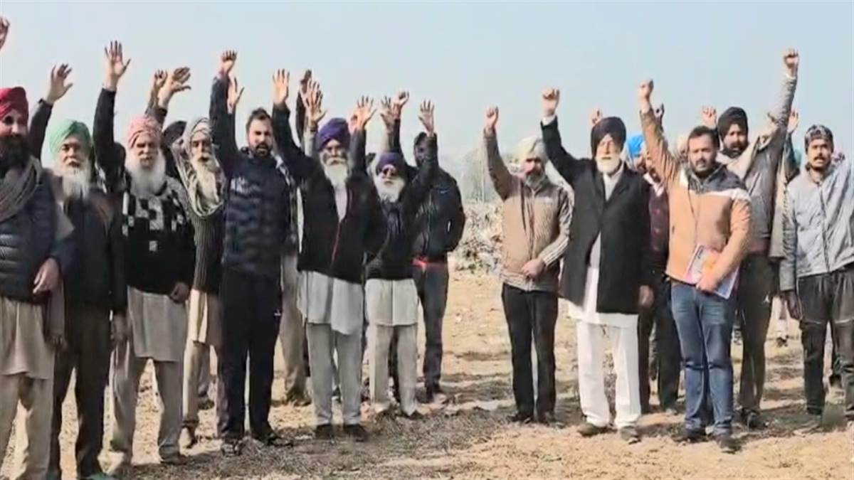 ਪਿੰਡਾਂ ਦੇ ਲੋਕਾਂ ਵੱਲੋਂ ਕੂੜੇ ਦੇ ਡੰਪ ਵਿਰੁੱਧ ਅਣਮਿੱਥੇ ਸਮੇਂ ਲਈ ਧਰਨਾ ਜਾਰੀ