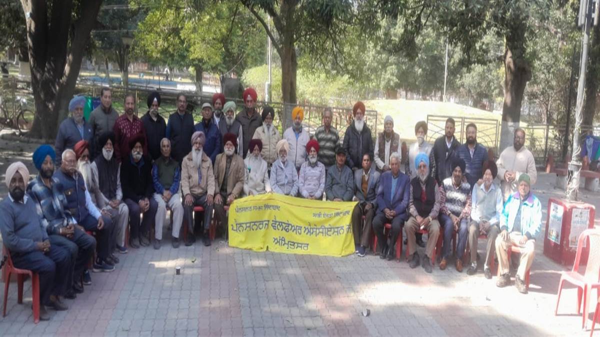 ਹੱਕੀ ਮੰਗਾਂ ਲਈ ਪੈਨਸ਼ਨਰ ਖਾ ਰਹੇ ਸੜਕਾਂ 'ਤੇ ਧੱਕੇ
