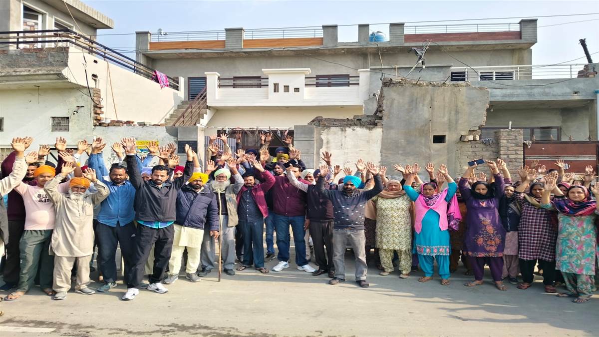 ਪੰਚਾਇਤ ਮੈਂਬਰਾਂ ਨੇ ਸਰਕਾਰ ਵਿਰੁੱਧ ਕੀਤੀ ਨਾਰੇਬਾਜ਼ੀ