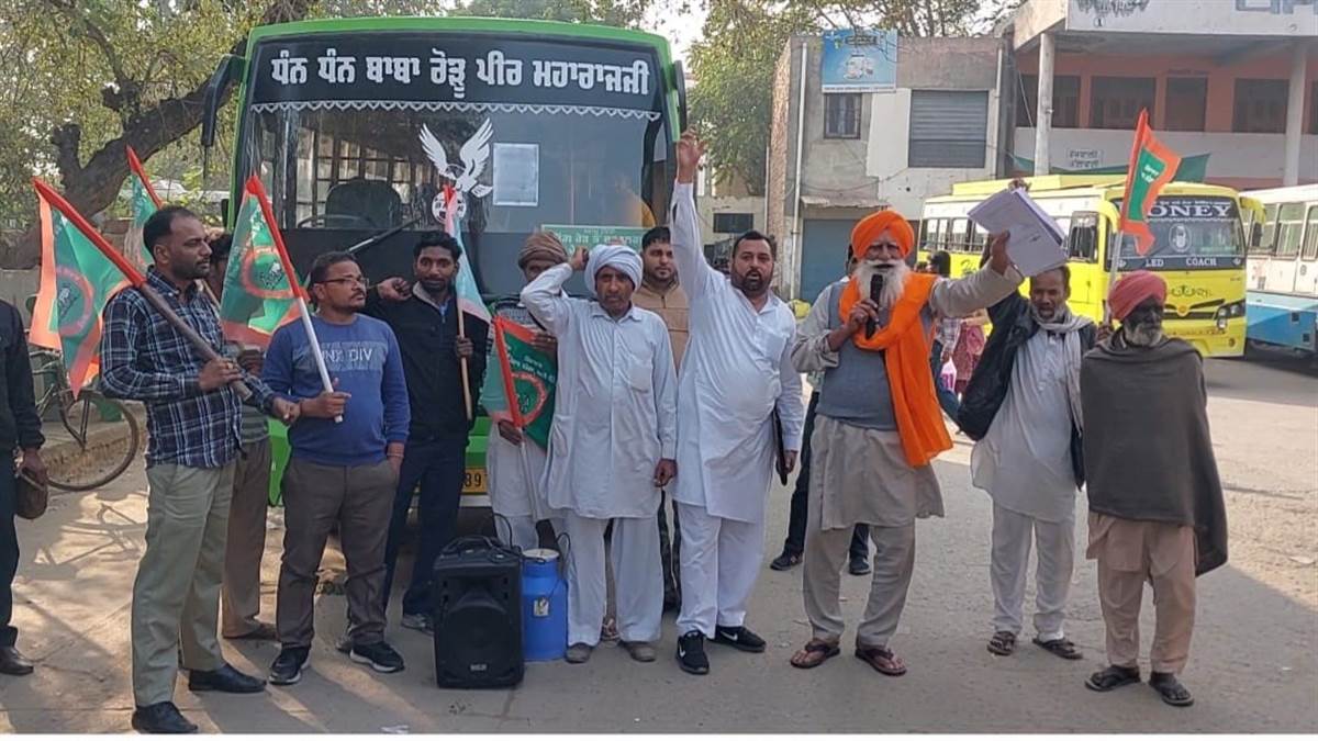 ਬਿਨਾ ਪਰਮਿਟ ਚੱਲ ਰਹੀਆਂ ਬੱਸਾਂ ਨੂੰ ਲੈ ਭਾਕਿਯੂ ਵੱਲੋਂ ਰੋਸ ਮੁਜ਼ਾਹਰਾ