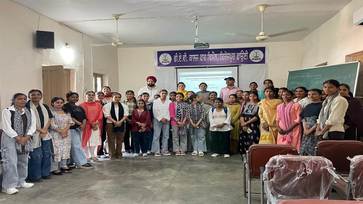 ਮੁਕਾਬਲੇ ਦੀਆਂ ਪ੍ਰੀਖਿਆਵਾਂ ਦੇ ਮੱਦੇਨਜ਼ਰ ਕਰੀਅਰ ਕਾਉਂਸਲਿੰਗ ਵਰਕਸ਼ਾਪ ਲਗਾਈ